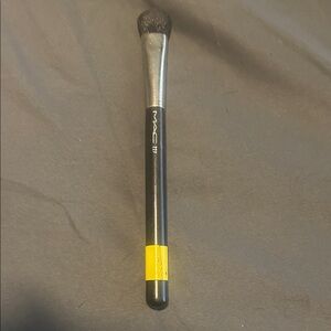 MAC Cosmetics 227 Brush